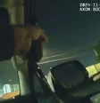 Momento em que policial militar atirou contra jovem em SP  Foto: Reprodução/TV Globo