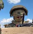 Imagem divulgada nesta segunda-feira (26) pelo exército russo mostra soldados monitorando drones em localidade não informada.  Foto: AP / RFI