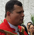 Padre José Adeilton da Silva estava desaparecido e foi encontrado preso em telhado  Foto: Reprodução/Instagram @paroquiasaoluisgonzagaal