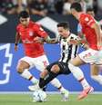  Foto: Vitor Silva/Botafogo - Legenda: Artur tirou um coelho da cartola no embate contra o Estudiantes / Jogada10