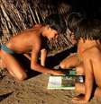 Livros escritos por indígenas ganharam espaço no mercado editorial e ajudam a ampliar visão de mundo, observa pesquisadora  Foto: Getty Images / BBC News Brasil