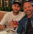  Foto: Instagram @neymarjr - Legenda: Neymar pai questiona se Santos tem condições de manter o filho / Jogada10