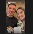  Foto: Reprodução / Instagram - Legenda: Lúcio, ex-zagueiro da Seleção, apareceu sorrindo ao lado da esposa e com algumas lesões evidentes na pele do seu rosto / Jogada10