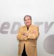 Datena posa ao lado de logotipo da RedeTV!  Foto: Crédito: Isadora Tricerri