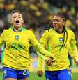 Dudinha comemora gol pela Seleção Brasileira  Foto: Fabio Giannelli / Agif