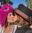Vera Zimmermann e Luciana Ramanzini anunciam “casório junino” com foto de beijo nas redes  Foto: Reprodução/Instagram/@luramanzini