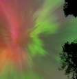Uma erupção solar começou a chegar à Terra na manhã desse domingo, 1º, provocando auroras boreais (ou austrais) no seu céu.  Foto: Reprodução/Twitter/@NASASun / Estadão