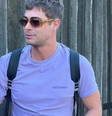 Veja a reação de Rafa Vitti ao ser abordado por fãs na rua  Foto: Reprodução / Contigo