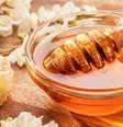 Aprenda um banho com mel, rosas e perfume para atrair amor, leveza e boas conexões. Ritual simples, poderoso e cheio de boas energias!  Foto: Shutterstock. / João Bidu