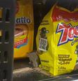 Flagra foi feito por consumidora do supermercado localizado em Bertioga, no litoral paulista  Foto: Facebook / Reprodução
