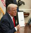 EUA Trump assina ordem executiva que abriu guerra comercial  Foto: Suno