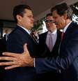 O ministro da Fazenda, Fernando Haddad, cumprimenta Davi Alcolumbre e Hugo Motta após reunião com Lula na terça-feira, 3. Encontro deste domingo, 8, pode ser a última oportunidade do governo para que medidas de cortes de gastos sejam negociadas  Foto: Wilton Junior/Estadão / Estadão
