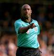  Foto: Ian Walton/Allsport - Legenda: Morre primeiro árbitro negro da Premier League / Jogada10