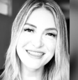 Daniela Ghizi de Jesus foi encontrada morta com um tiro no peito dentro do próprio apartamento em Criciúma-SC  Foto: Reprodução/ Redes Sociais