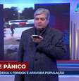 Datena apresenta parte do 'Brasil do Povo' ao celular em contato ao vivo com suas fontes na polícia  Foto: Reprodução/TV