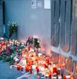 Em Graz, alguns buquês de rosas e velas foram colocados em frente ao estabelecimento, lojas fecharam as portas por razões de segurança.  Foto: AFP - GEORG HOCHMUTH / RFI
