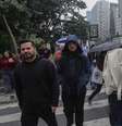 Paulistanos enfrentam frio e chuva na cidade de São Paulo.  Foto: Tiago Queiroz/Estadão - 06/06/2025 / Estadão