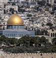 A Mesquita de Al-Aqsa e seu pátio na Cidade Velha de Jerusalém Oriental são vistos vazios após o exército israelense lançar ataques preventivos, precisos e coordenados contra o programa nuclear do Irã, em 13 de junho de 2025, em Jerusalém.  Foto: Mostafa Alkharouf/Anadolu via Getty Images