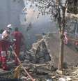 Equipes de emergência trabalham em área atingida por Israel em Teerã (Irã), durante a Operação Leão Crescente  Foto: Reuters / BBC News Brasil