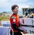Yago Dora é campeão da etapa da WSL em Trestles.   Foto: Emma Sharon/WSL / Esporte News Mundo
