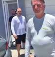 Carlos Bolsonaro (à esquerda) e Jair Bolsonaro (ao centro) em janeiro de 2024, durante operação do inquérito da Abin paralela  Foto: Reprodução/GloboNews / Perfil Brasil