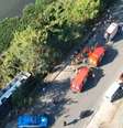 Ônibus cai ao lado de canal na Avenida Ayrton Senna, no RJ  Foto: Divulgação/Drone do COR 