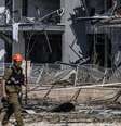 Policiais israelenses e especialistas em desarmamento de bombas são vistos trabalhando no local do impacto após um míssil supostamente lançado do Irã atingir a cidade de Bersheba, no sul de Israel, em 20 de junho de 2025. As autoridades iniciaram investigações após o incidente como parte de medidas de segurança mais amplas em meio às tensões regionais em curso.  Foto: Mostafa Alkharouf/Anadolu via Getty Images