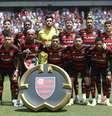  Foto: Gilvan de Souza/Flamengo - Legenda: Time posado do Flamengo antes do jogo contra o Chelsea, na Filadélfia / Jogada10