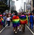 Participantes durante a 29ª Parada do Orgulho LGBT+ na Avenida Paulista, neste domingo, 22 de junho de 2025. Neste ano, o tema é "Envelhecer LGBT+: Memória, Resistência e Futuro".  Foto: GABRIEL SILVA/E.FOTOGRAFIA/ESTADÃO CONTEÚDO