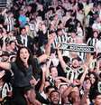 Torcida do Botafogo comemora em Copacabana  Foto:  Reprodução/@fanzoneofc/Instagram