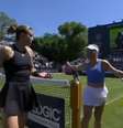 Sakkari (à esquerda) e Putintseva trocaram ofensas após o jogo  Foto: Reprodução/X