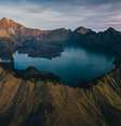 Terreno desafiador e clima imprevisível no monte Rinjani pode surpreender até montanhistas experientes  Foto: Getty Images / BBC News Brasil