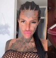 Influenciadora britânica mostra preenchimento vazando dos lábios  Foto: Reprodução/essexxink/TikTok/Instagram