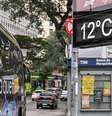 Frio toma conta da cidade de São Paulo, que registrou na quarta-feira a madrugada mais fria de 2025, com média de 6ºC  Foto: Foto: ROBERTO SUNGI/ATO PRESS/ESTADÃO CONTEÚDO