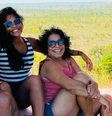Juliana Marins, brasileira morta após cair em vulcão na Indonésia, com os pais  Foto: Reprodução/Redes Sociais