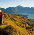 Especialistas avaliam que é preciso haver algumas mudanças nos procedimentos de escalada do monte Rinjani  Foto: Matthew Williams-Ellis/Education Images/Universal Images Group via Getty Images / BBC News Brasil
