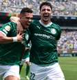 Paulinho comemora gol do Palmeiras contra Botafogo  Foto: Jonathan Moscrop / Getty Images