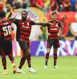 Plata e Gerson durante partida contra o Bayern  Foto: Gilvan de Souza/Flamengo