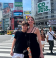 Luciana Gimenez e o filho mais novo, Lorenzo, no Japão  Foto: Reprodução/Instagram/@lucianagimenez