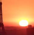 Paris está em alerta vermelho devido ao forte calor, nesta terça-feira (1°), e, por isso, o terceiro andar da Torre Eiffel ficará fechado até quarta-feira (2).  Foto: AFP - THIBAUD MORITZ / RFI