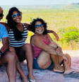 Juliana Marins (ao centro) em foto com os pais; ela deixou mensagem antes de iniciar viagem  Foto: Reprodução/ajulianamarins/Instagram