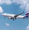 LATAM é eleita a melhor companhia aérea da América do Sul pelo World Airline Awards 2025  Foto: Companhia aérea foi considerada a melhor da América do Sul em premiação internacional.  Reprodução | LATAM Airlines / Viajar Melhor