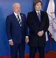 Lula e Milei têm cumprimento frio durante Cúpula de presidentes do Mercosul  Foto: Reprodução/Oficina del Presidente/YouTube