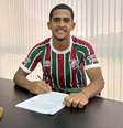  Foto: Divulgação/FFC - Legenda: Vagno, de 18 anos, assina novo vínculo com o Fluminense, clube que o revelou / Jogada10