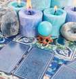 O tarot traz conselhos e alertas para os nativos de cada signo  Foto: vetre | Shutterstock / Portal EdiCase