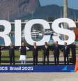 O Presidente Lula recebe as autoridades do BRICS para foto oficial nos jardins do MAM.  Foto: Pedro Kirilos/Estadão / Estadão