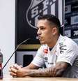  Foto: Raul Baretta/ Santos FC. - Legenda: Igor Vinícius é apresentado no Santos / Jogada10