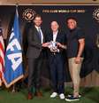 Presidente da Fifa, Gianni Infantino (centro) se reuniu com Ronaldo e Eric Trump  Foto: Divulgação/Fifa / Estadão