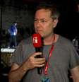 O diretor suíço Milo Rau conversou com a RFI antes da estreia de seu novo espetáculo, "La Lettre" ("A Carta"), no Festival de Avignon, nesta terça-feira, 8 de julho de 2025.  Foto: © Cyrill Etienne / RFI / RFI