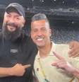 Pastor Lucas Santos e o goleiro Fábio no MetLife Stadium, em Nova Jérsei  Foto: Arquivo Pessoal